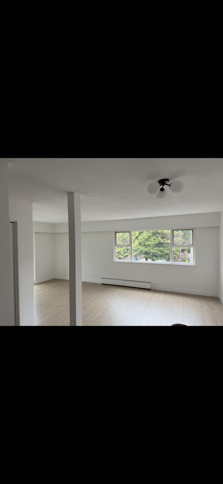 522 East 43rd Avenue #4 - Photo 4 of 10