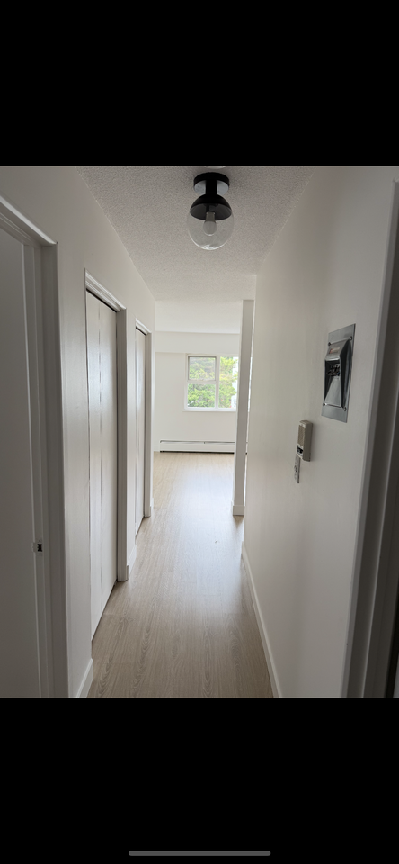 522 East 43rd Avenue #4 - Photo 6 of 10