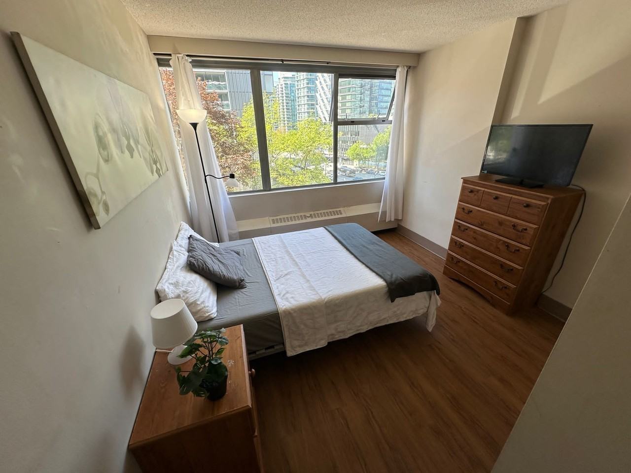 1450 West Georgia Street #404 - Photo 2 of 8