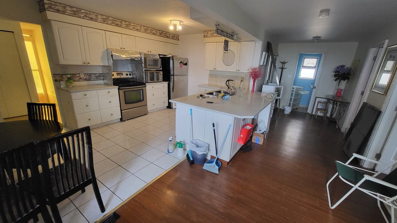 1072 Delta Avenue - Photo 2 of 9