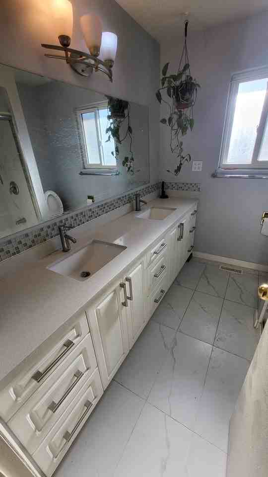 1072 Delta Avenue - Photo 4 of 9