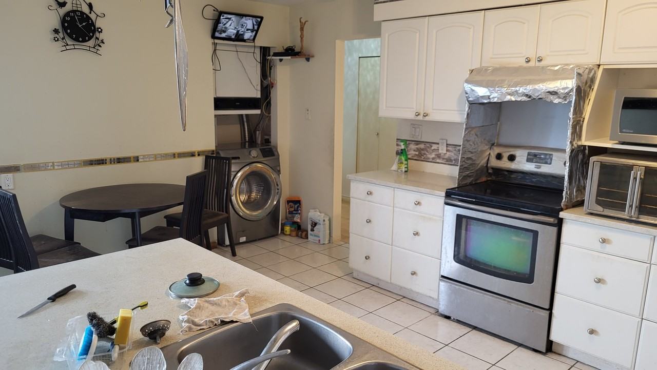 1072 Delta Avenue - Photo 5 of 9