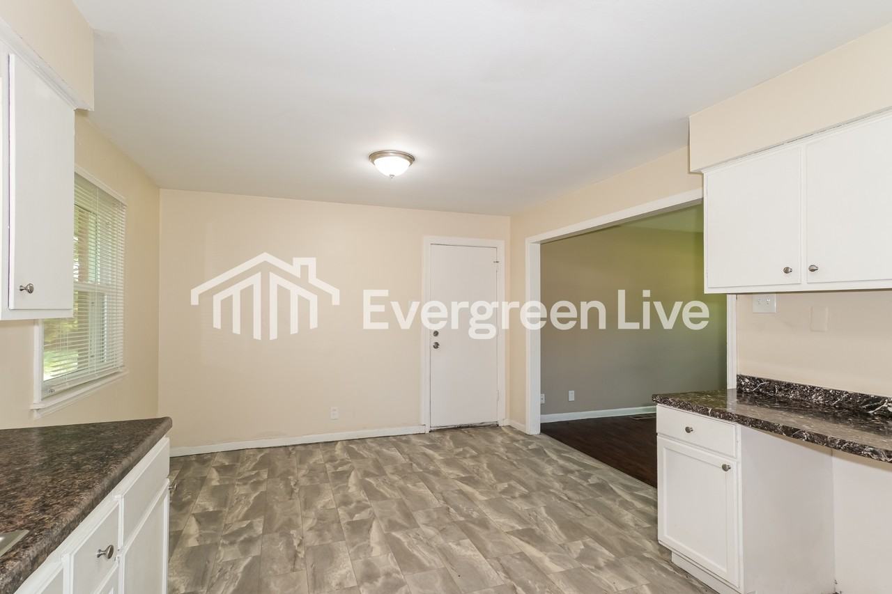 1150 Burgos St - Photo 5 of 15