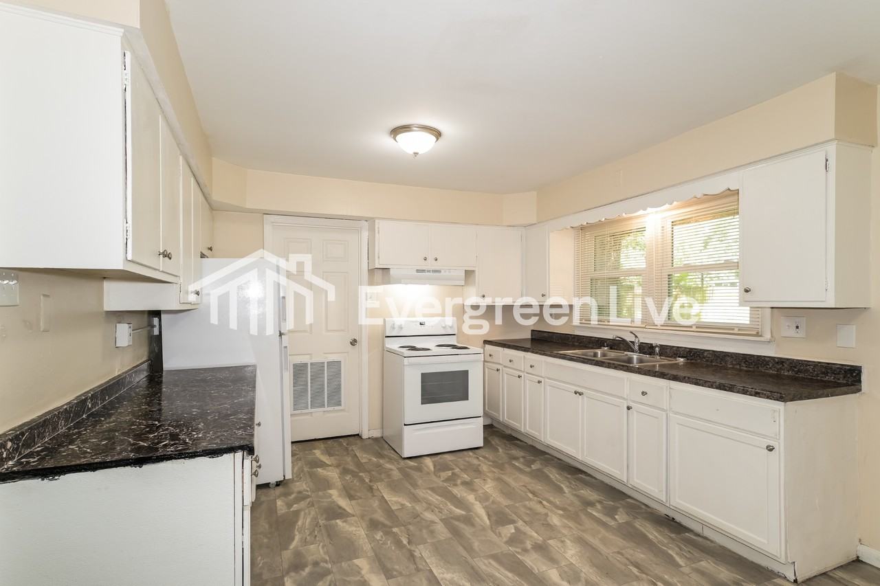 1150 Burgos St - Photo 6 of 15