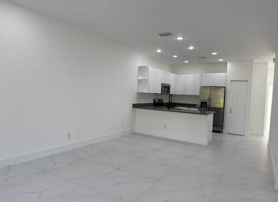 664 Chattman St E - Photo 5 of 21