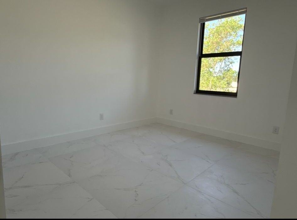 664 Chattman St E - Photo 7 of 21