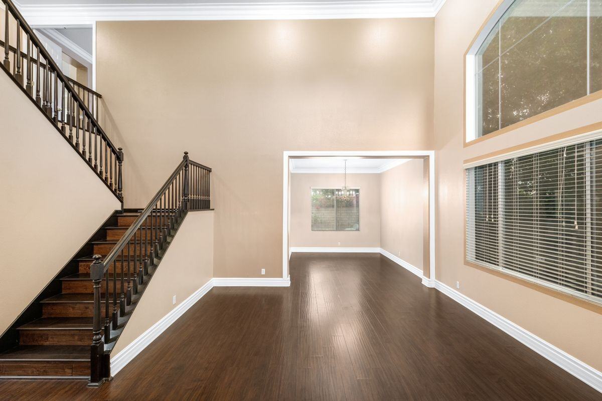 2550 Reynolds Dr - Photo 2 of 28