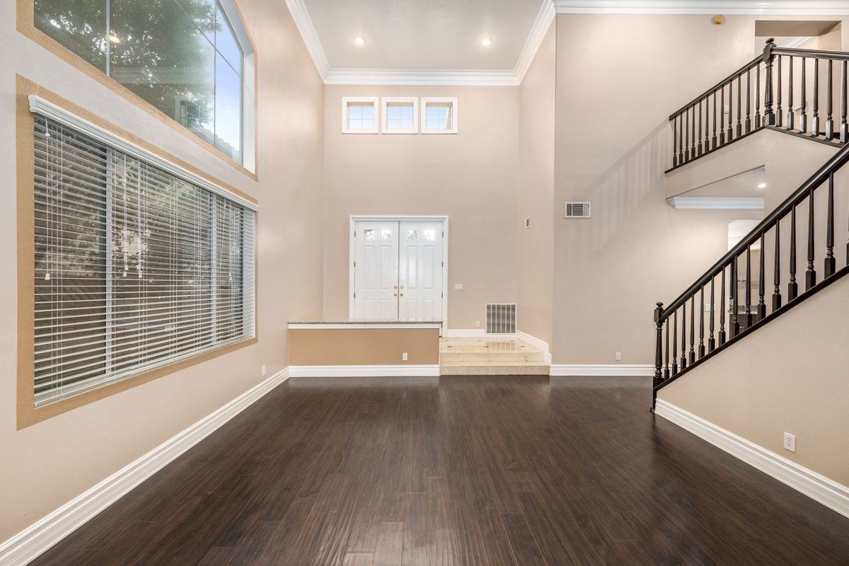2550 Reynolds Dr - Photo 4 of 28