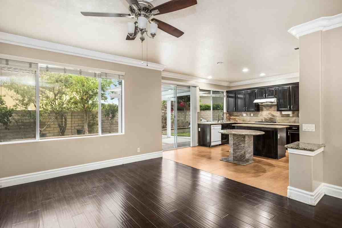 2550 Reynolds Dr - Photo 5 of 28