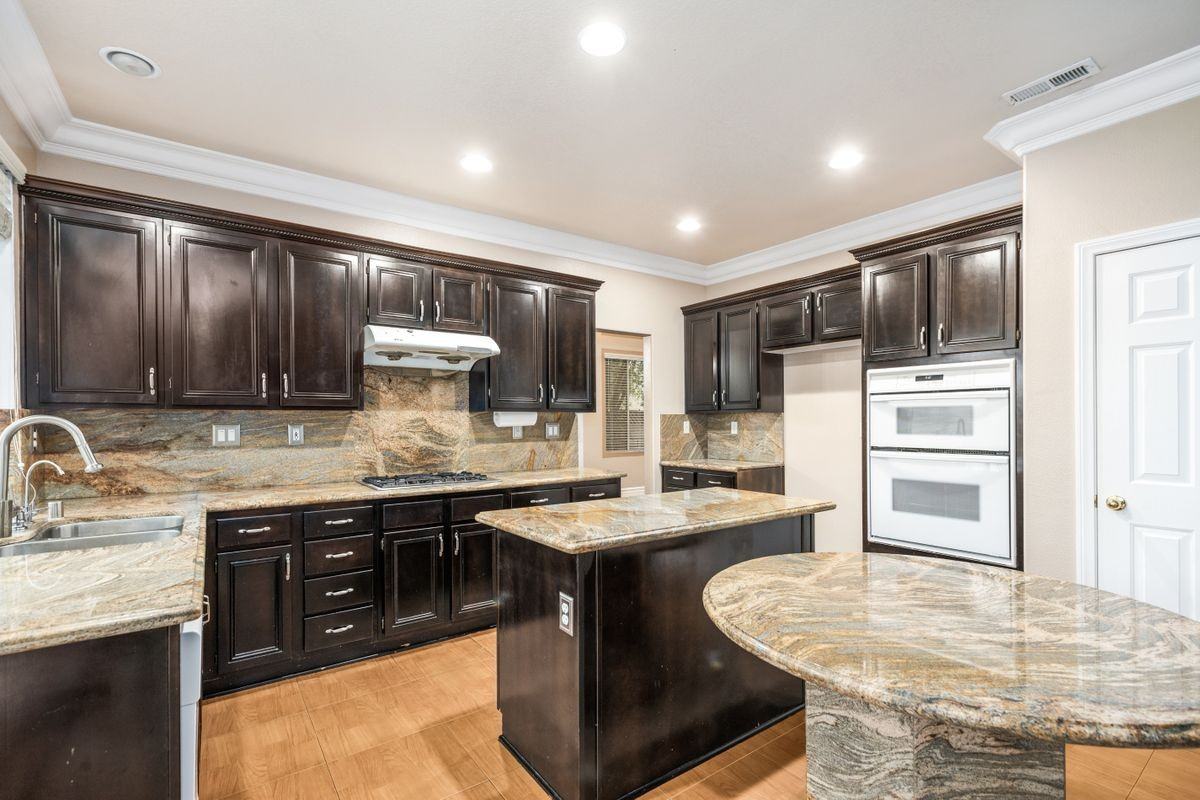 2550 Reynolds Dr - Photo 6 of 28