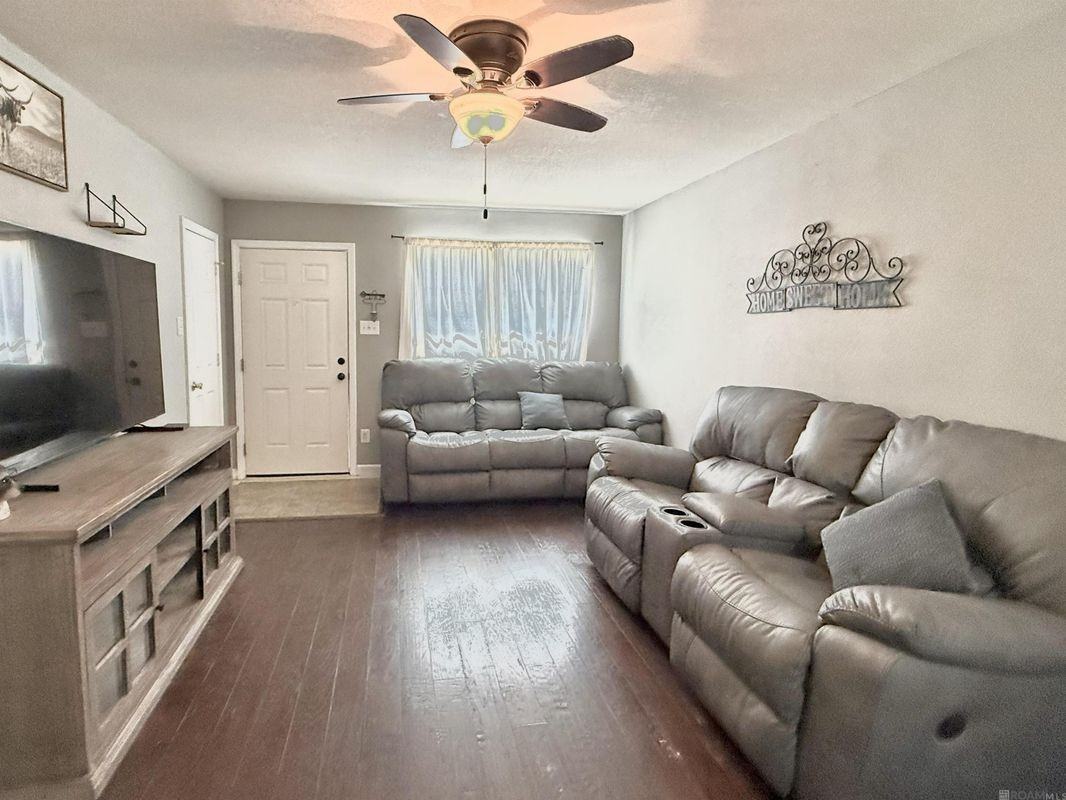 48313 Waltrip Ln - Photo 5 of 13