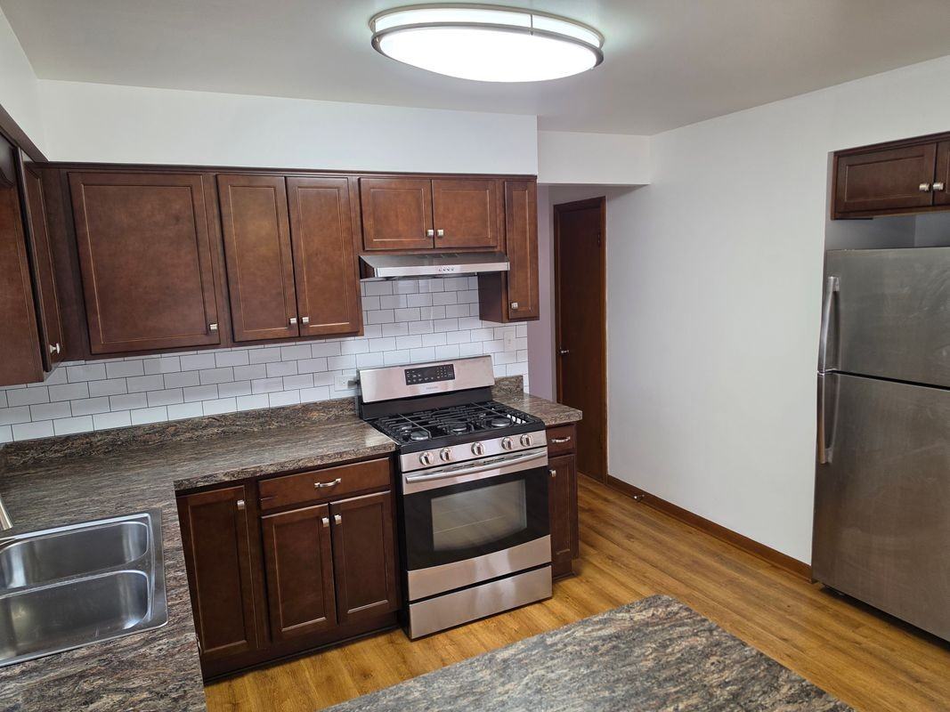 2844 Auxplaines Ave - Photo 3 of 12