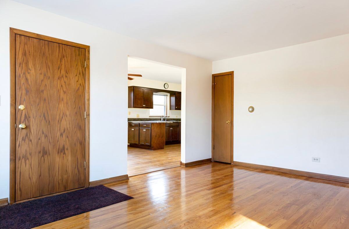 2844 Auxplaines Ave - Photo 6 of 12