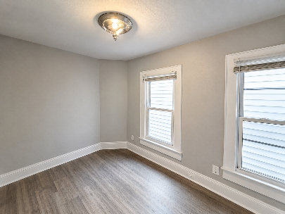 1011 Jackson Ave #4 - Photo 5 of 6