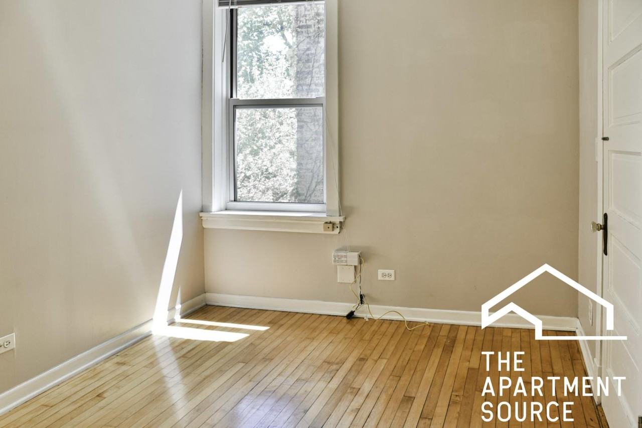 3221 N Leavitt St #2 - Photo 7 of 13