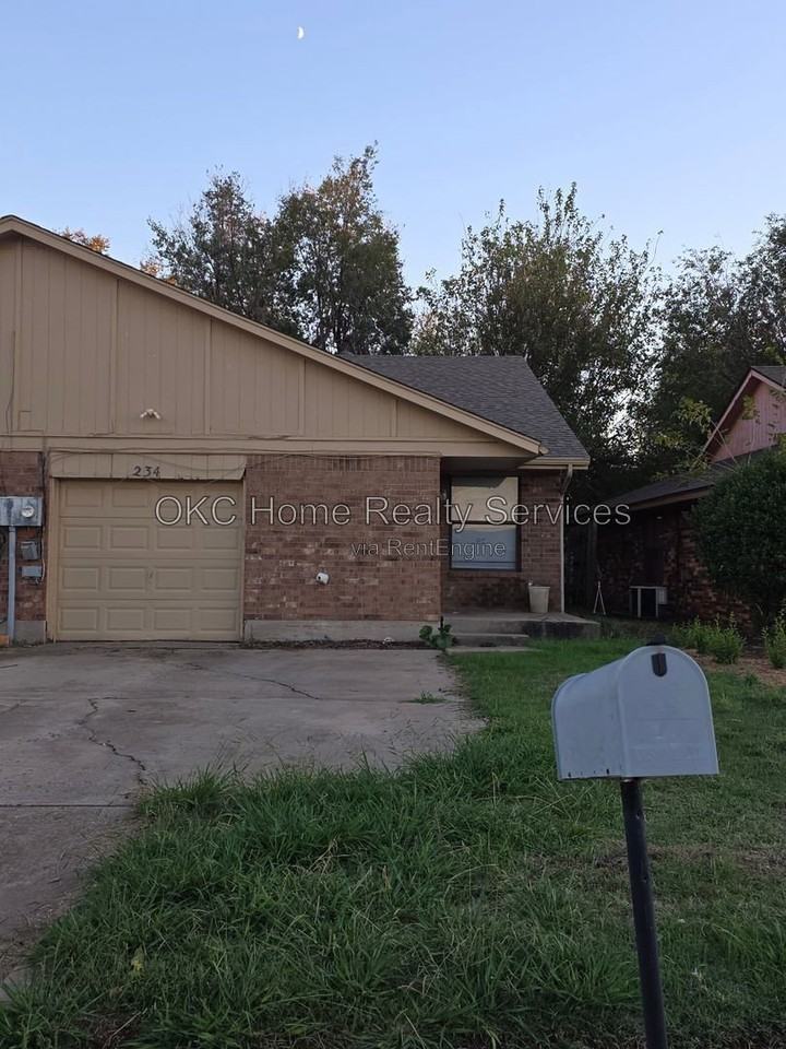 234 Barrett Pl - Photo 3 of 15