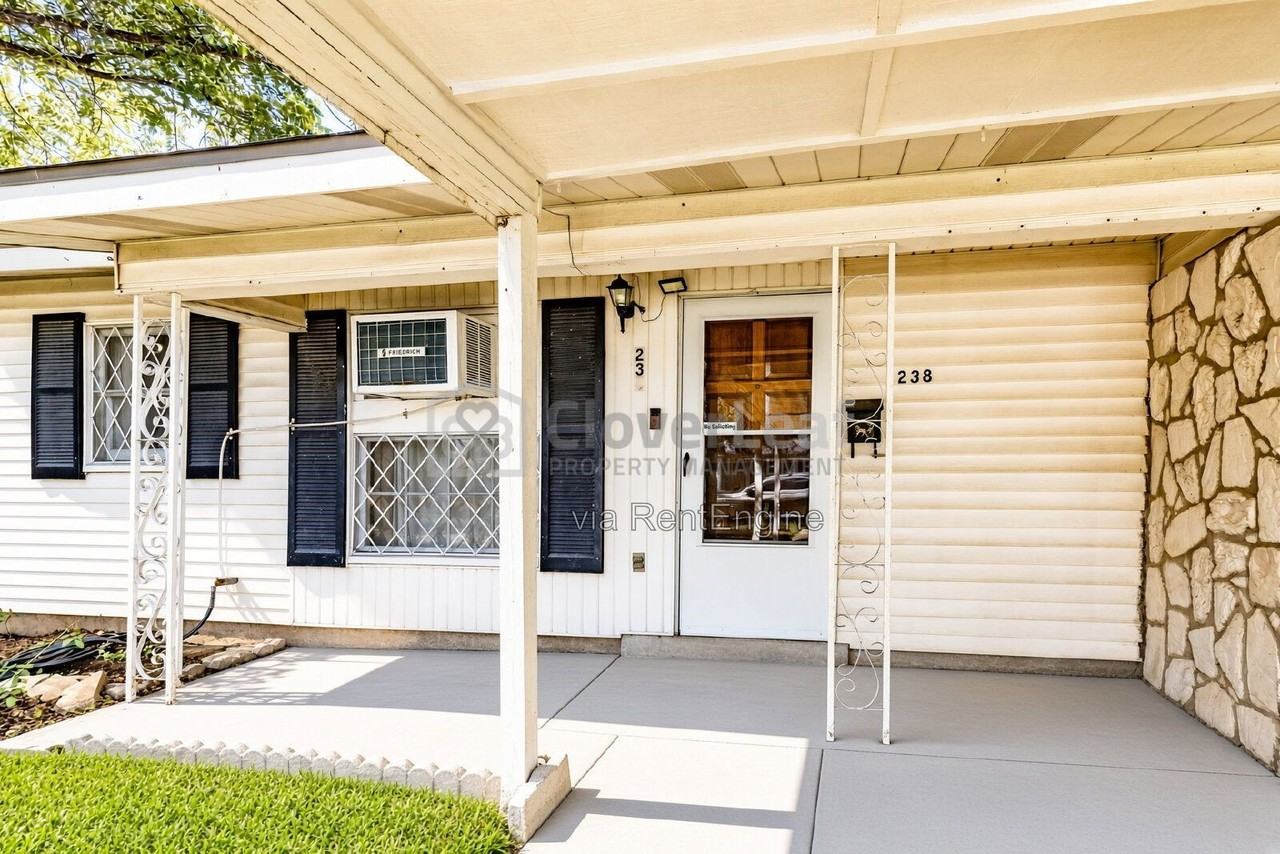 238 Coral Ave - Photo 4 of 28