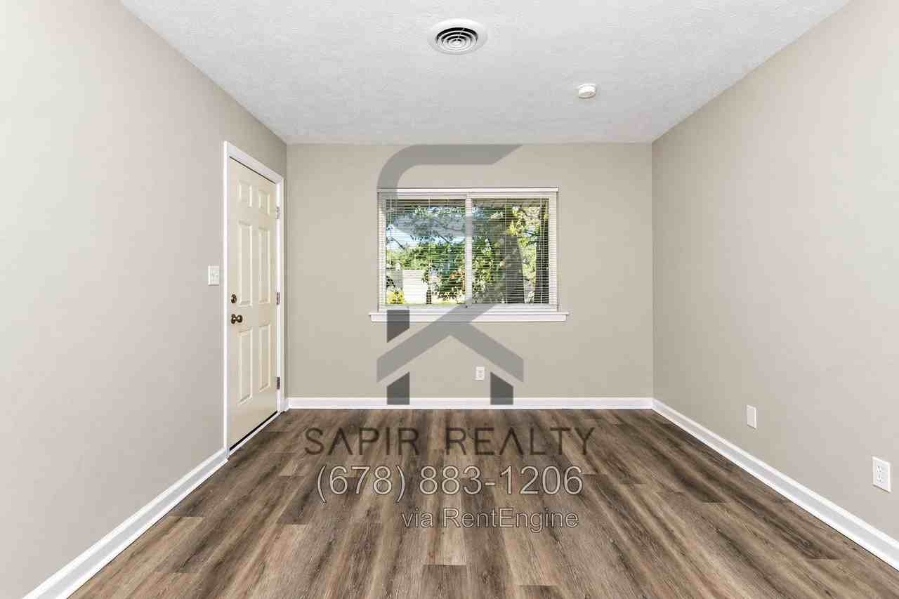 2847 Belvedere Ln #7 - Photo 4 of 14