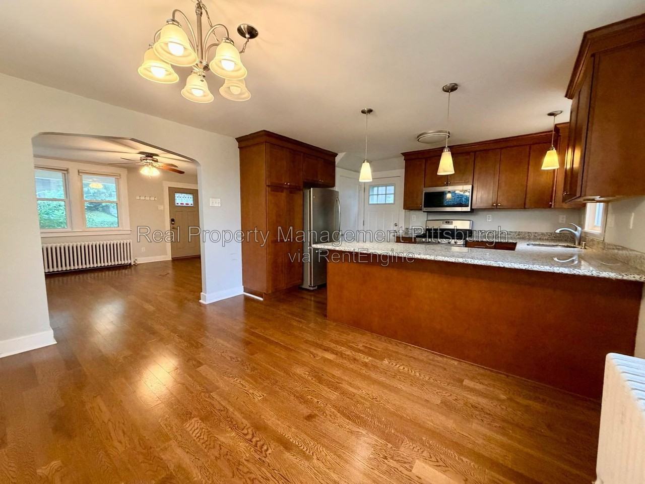 957 Flemington St - Photo 4 of 16