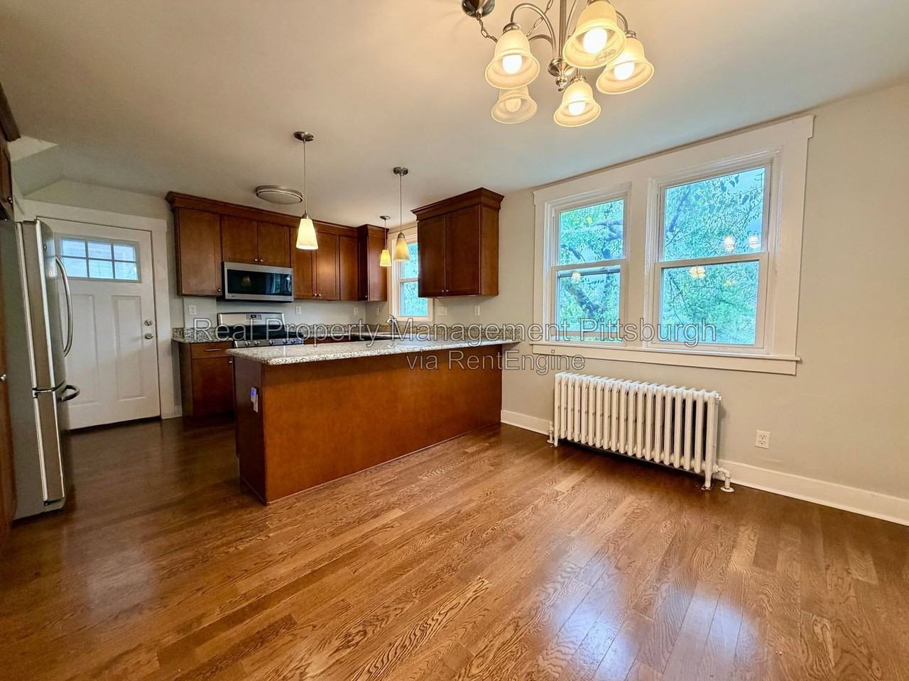 957 Flemington St - Photo 5 of 16