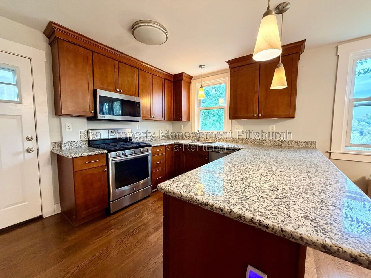 957 Flemington St - Photo 6 of 16