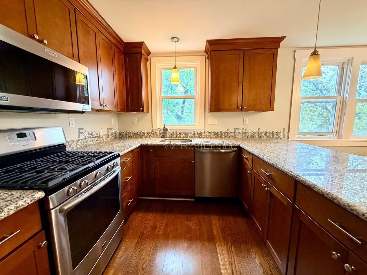 957 Flemington St - Photo 7 of 16