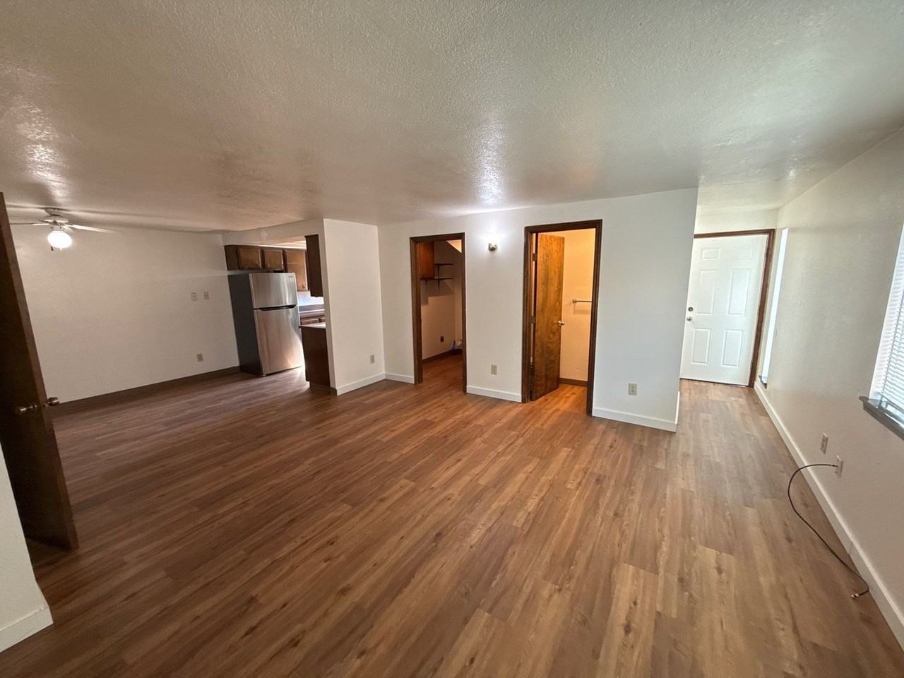 190 Se Atwood Ave - Photo 4 of 28