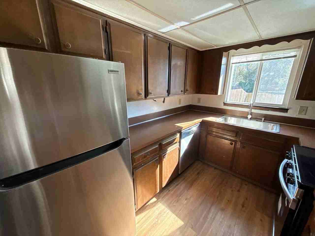 190 Se Atwood Ave - Photo 7 of 28