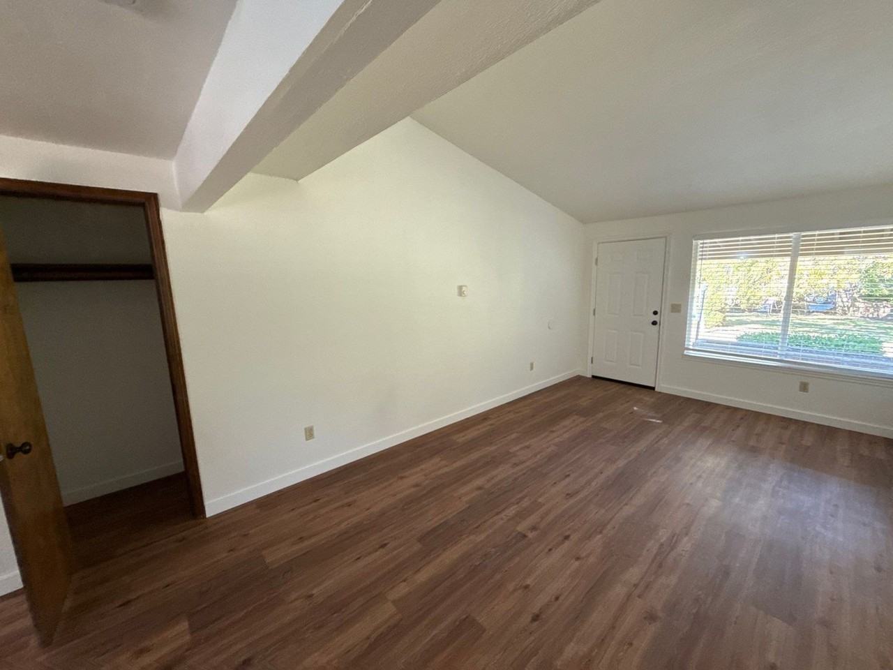 192 Se Atwood Ave - Photo 4 of 33