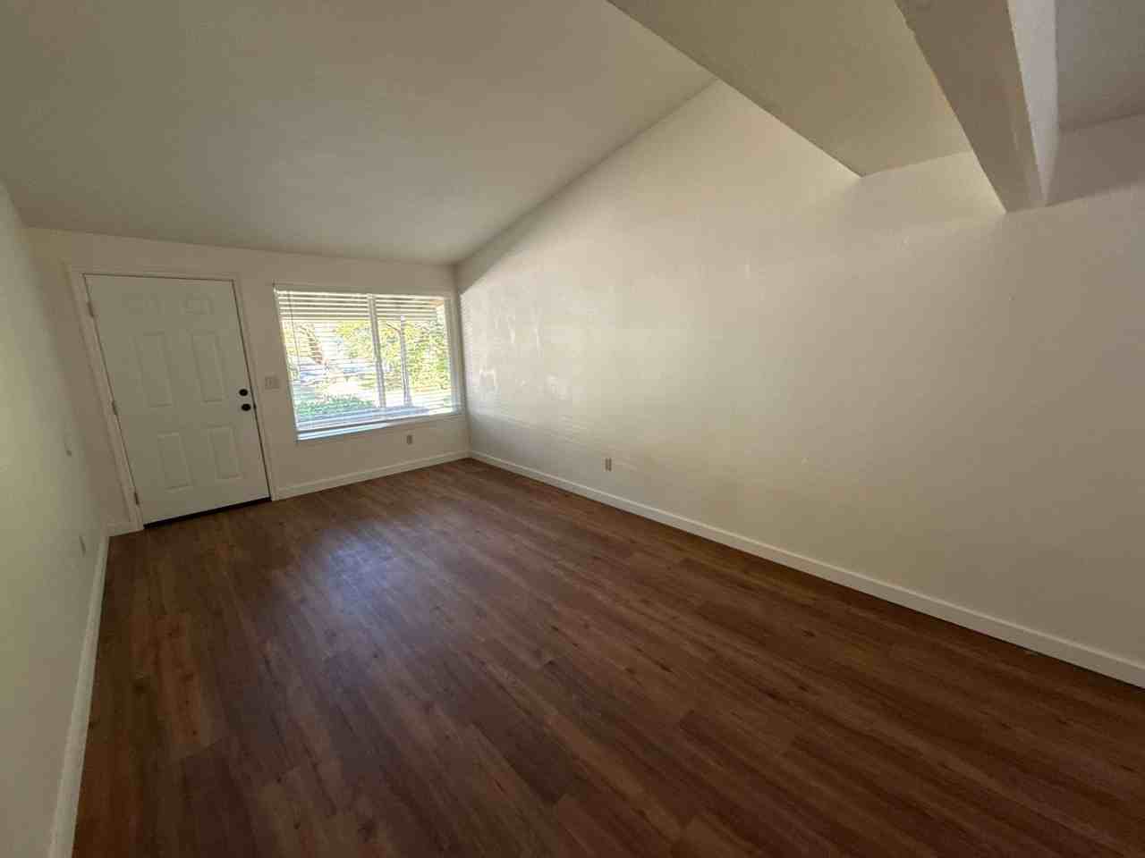 192 Se Atwood Ave - Photo 5 of 33