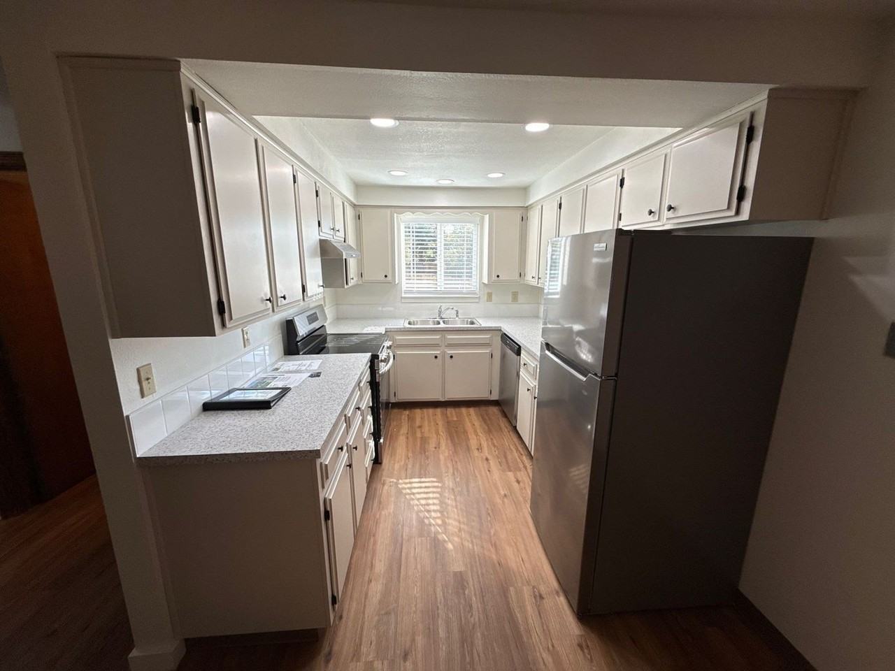 192 Se Atwood Ave - Photo 7 of 33