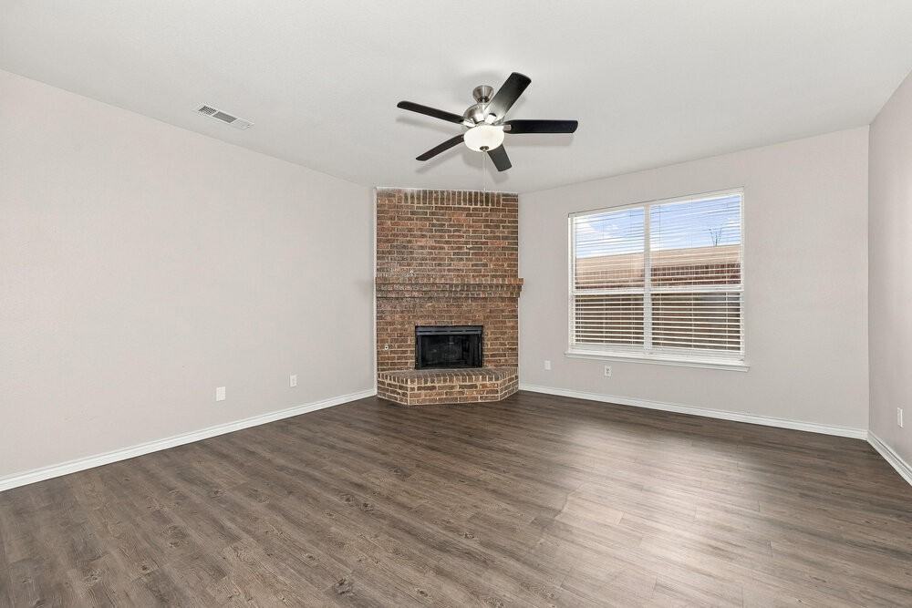 1345 Boyd St - Photo 4 of 17