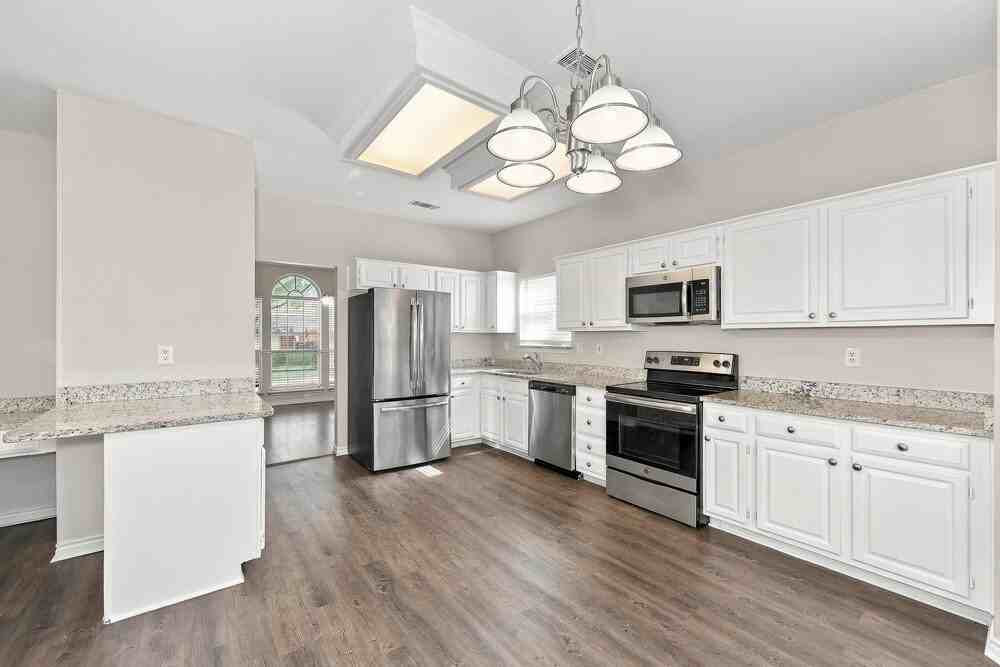 1345 Boyd St - Photo 6 of 17