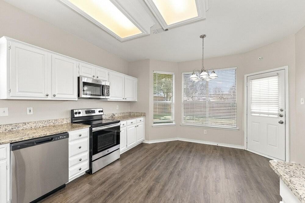 1345 Boyd St - Photo 7 of 17