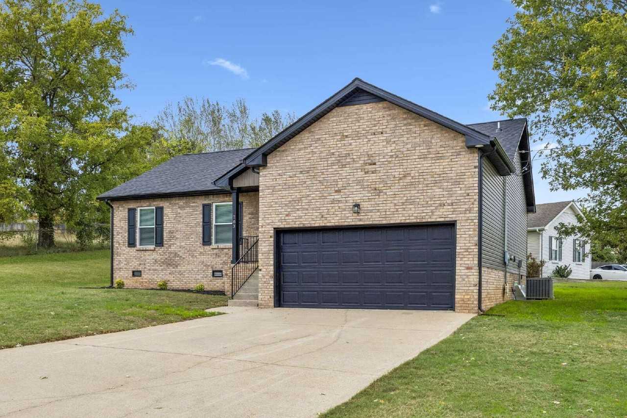 283 Moncrest Dr - Photo 4 of 36