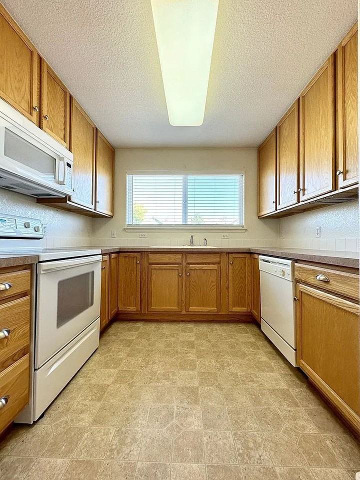 3540 Boulder Cir #204 - Photo 2 of 16