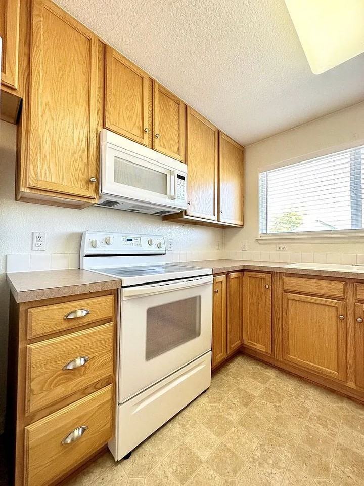 3540 Boulder Cir #204 - Photo 3 of 16
