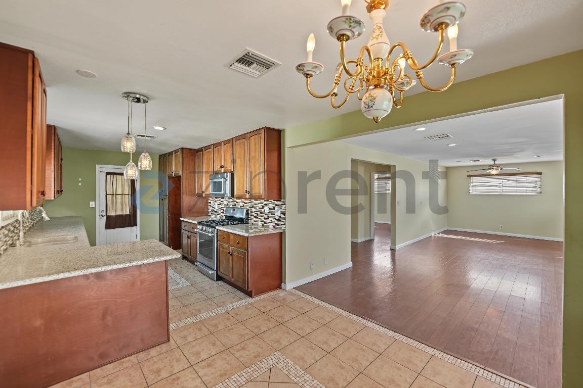 708 Tressy Ave - Photo 6 of 34