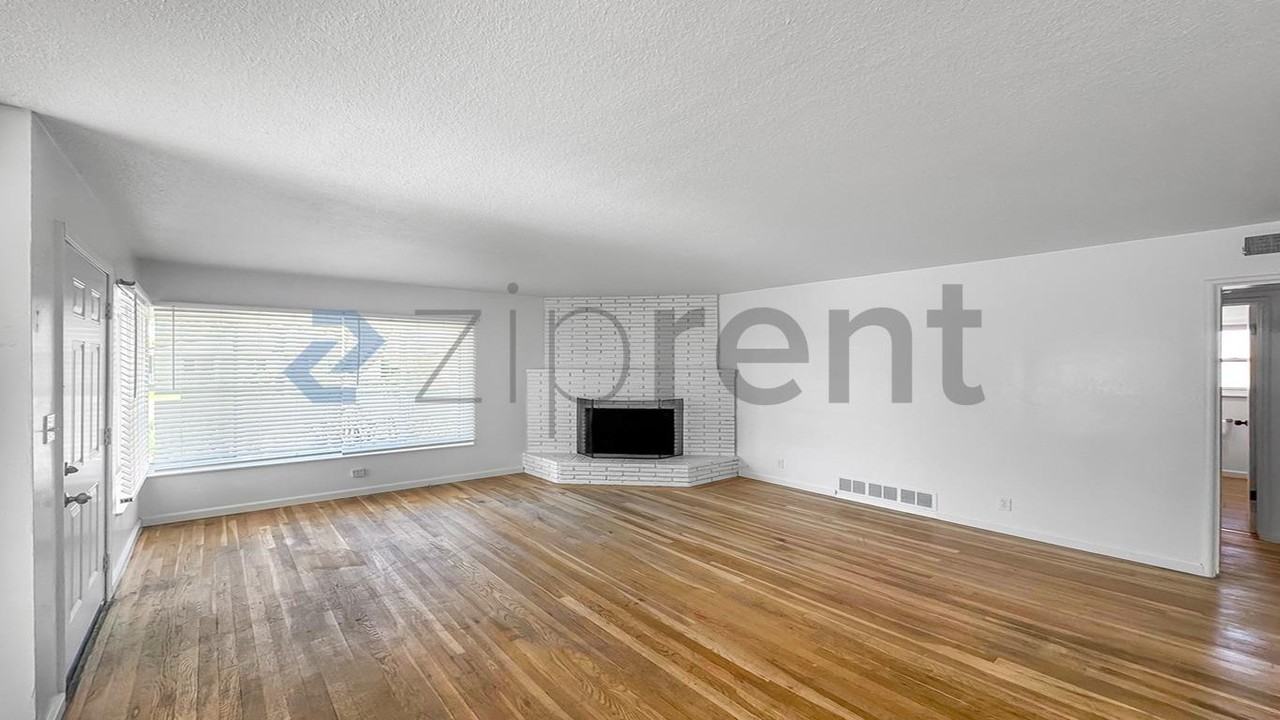 3034 N 8th St - Photo 4 of 40