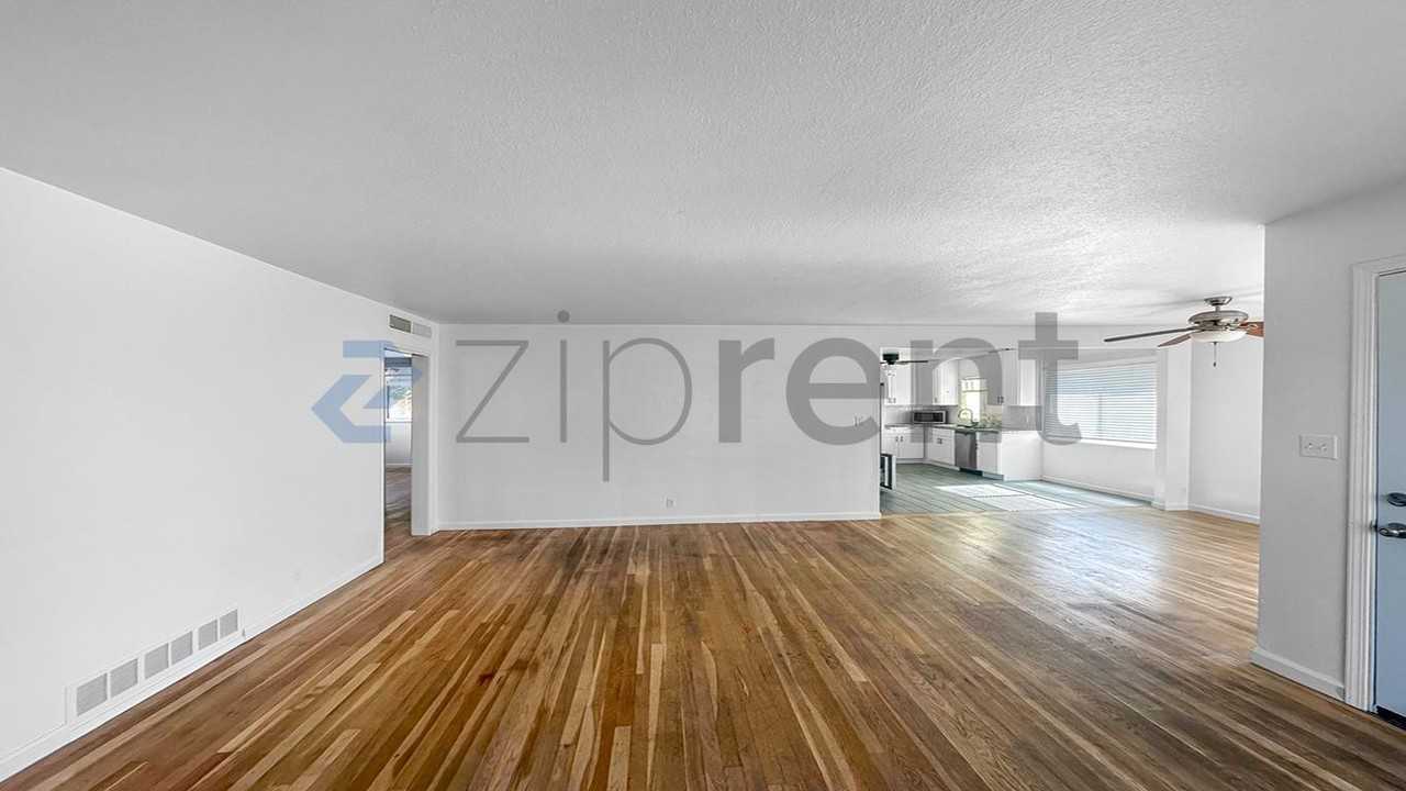3034 N 8th St - Photo 6 of 40