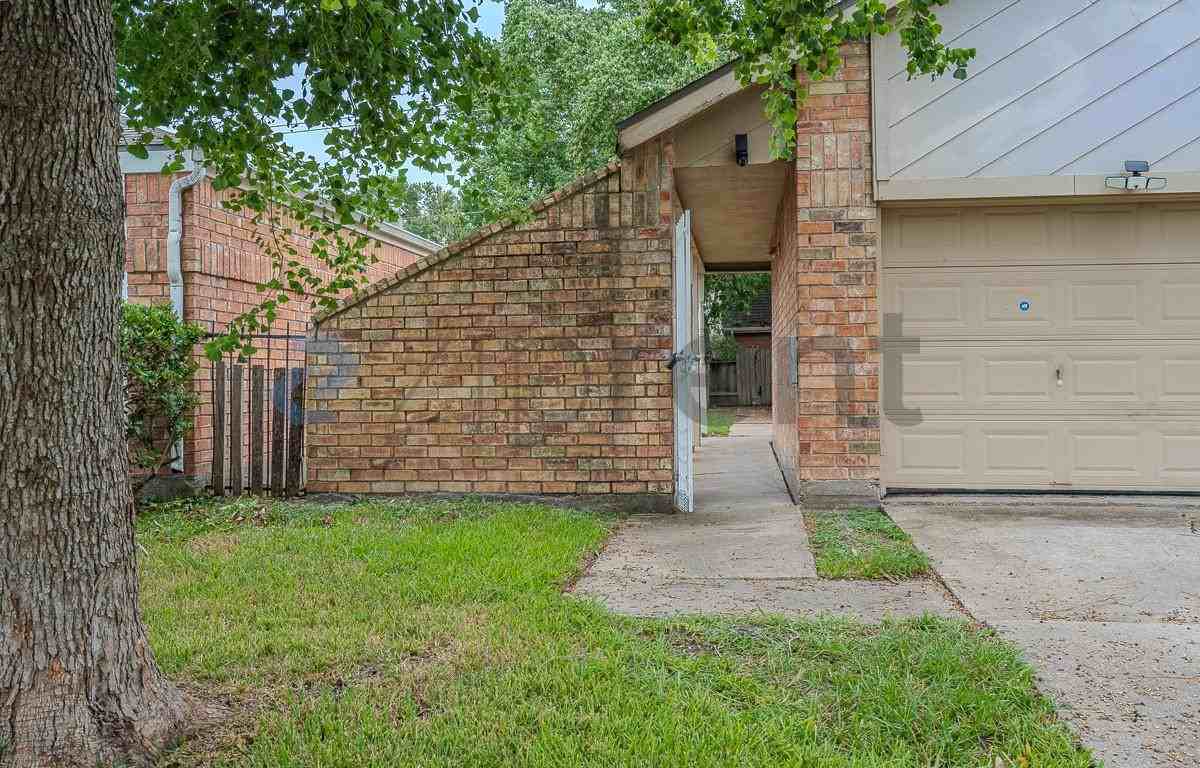 13319 Avonshire Dr #1 - Photo 2 of 24