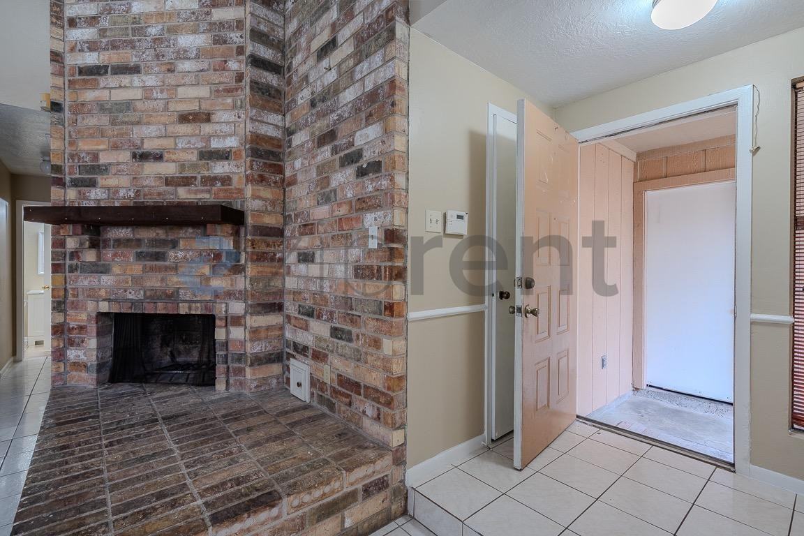 13319 Avonshire Dr #1 - Photo 4 of 24