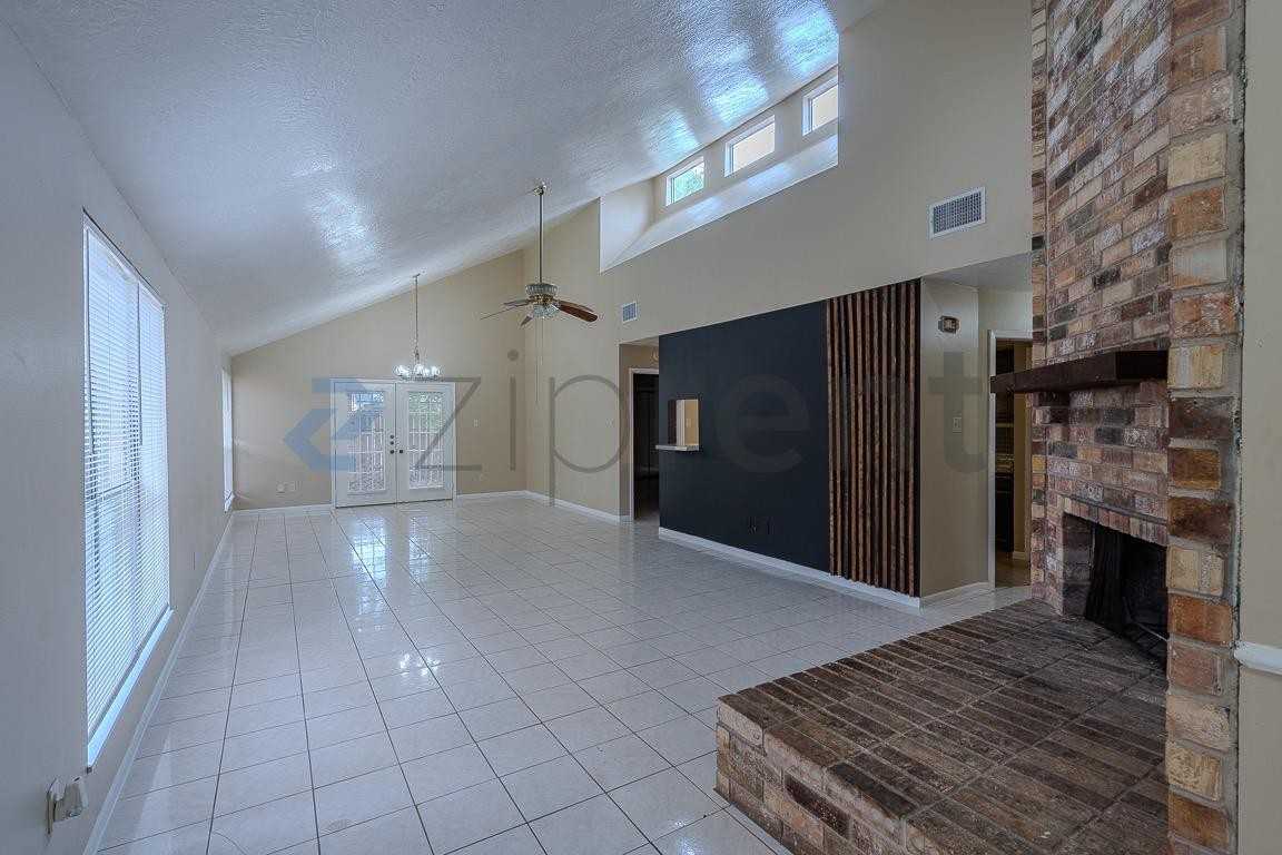 13319 Avonshire Dr #1 - Photo 5 of 24
