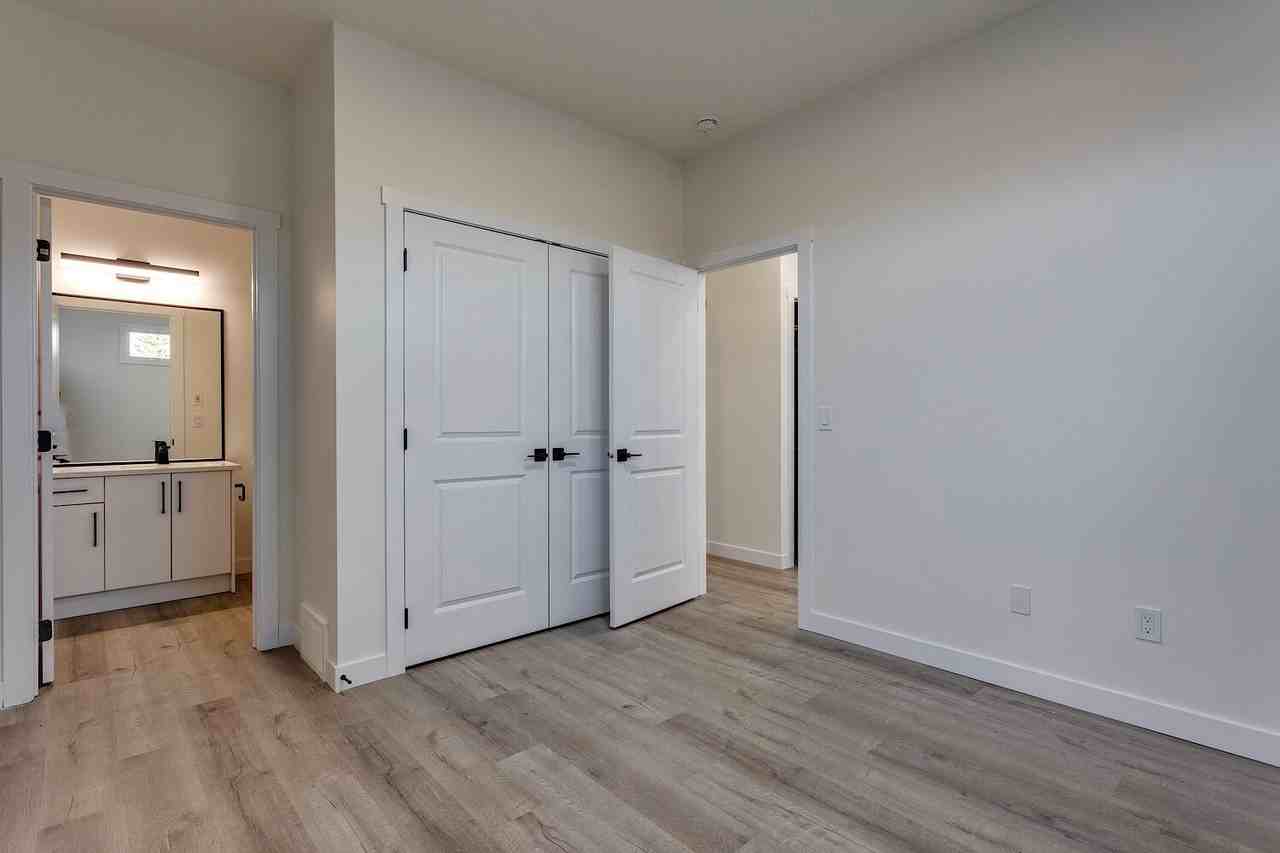 12235 101 St Nw - Photo 6 of 16