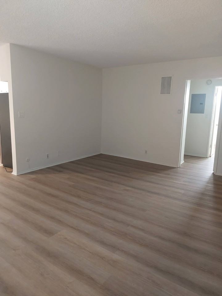 1401 N Poinsettia Pl #6 - Photo 4 of 17