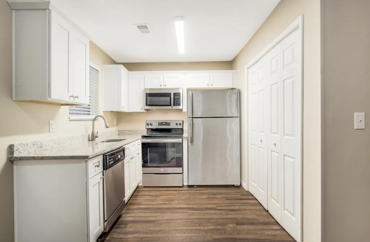 2306 Carey Dr Se #NA - Photo 4 of 11