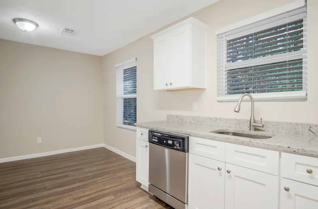2306 Carey Dr Se #NA - Photo 5 of 11