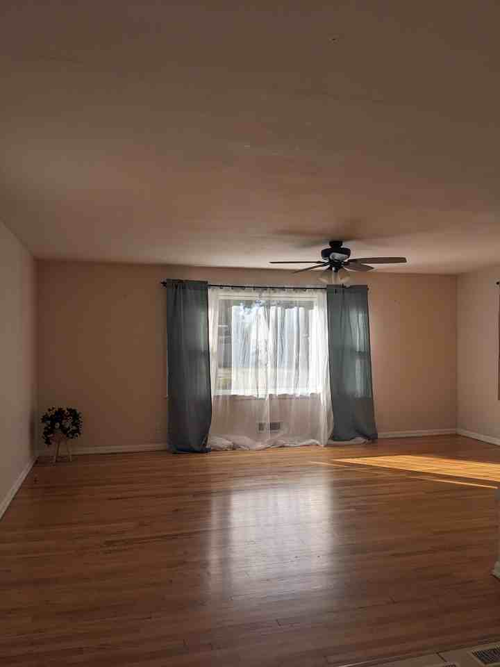 1211 Stratford Ave #NA - Photo 3 of 11