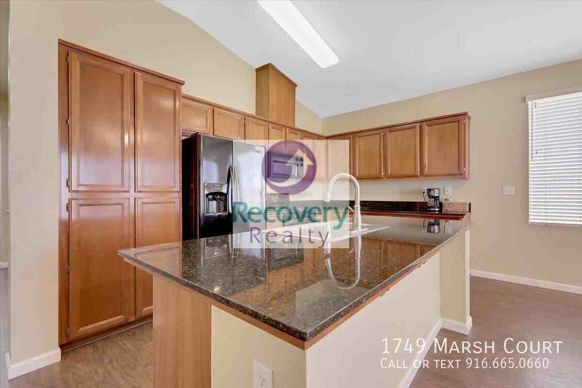 1749 Marsh Dr - Photo 2 of 19
