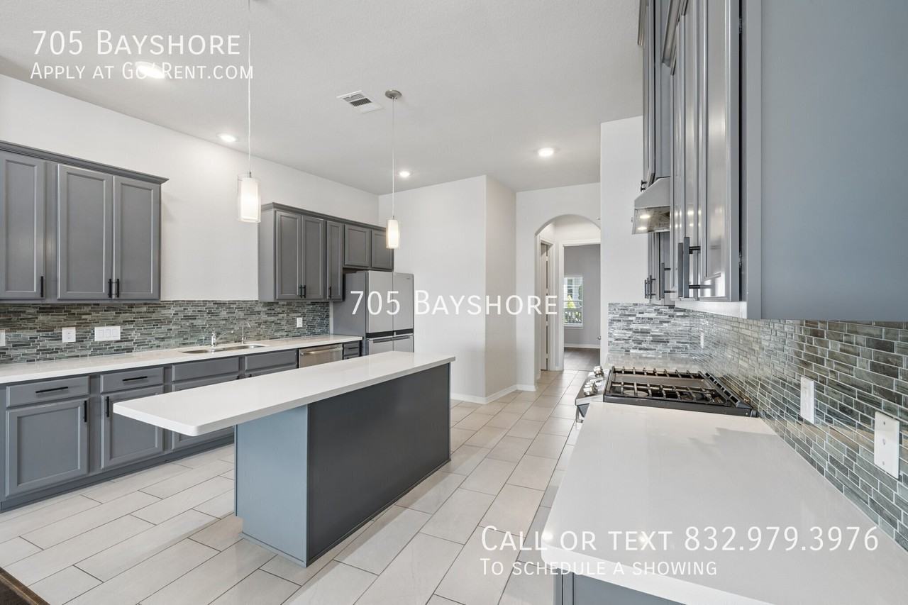 705 Bayshore Dr - Photo 6 of 19